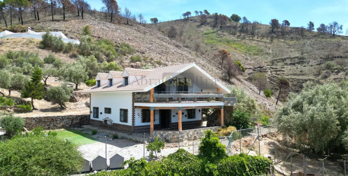 Продажа  отдельно стоящей виллы в Canillas de Albaida 3