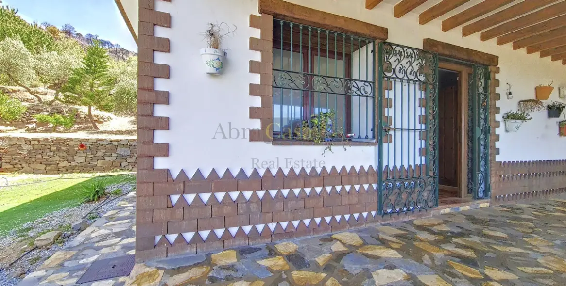 Продажа  отдельно стоящей виллы в Canillas de Albaida 4