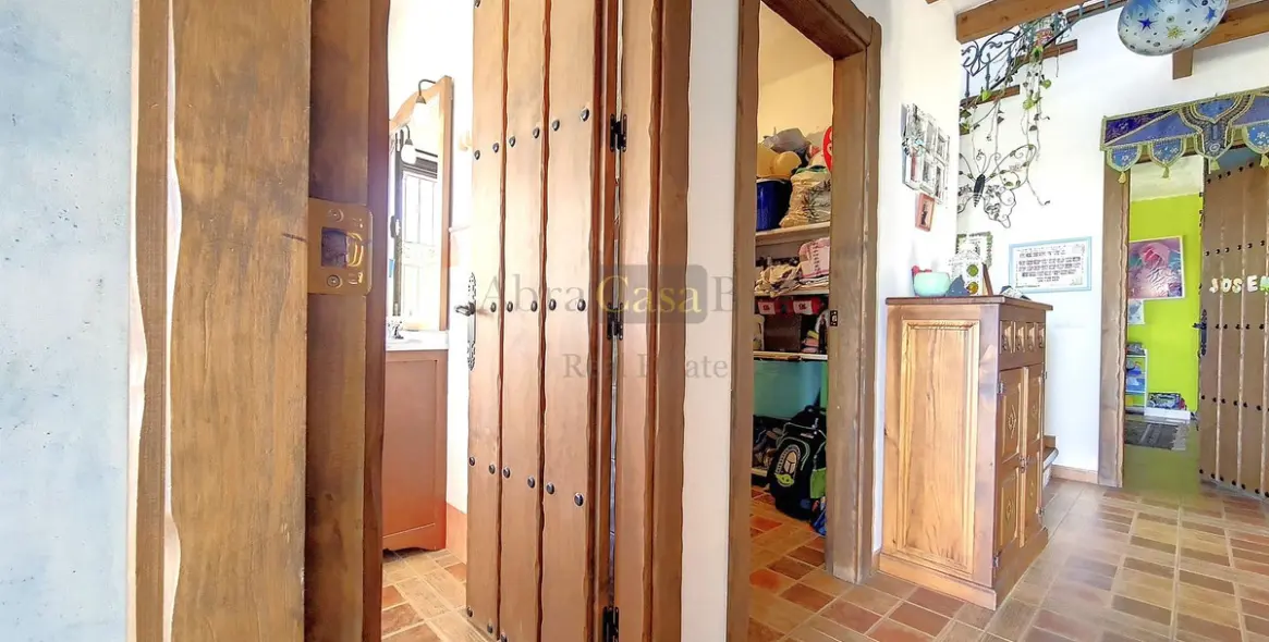 Продажа  отдельно стоящей виллы в Canillas de Albaida 7