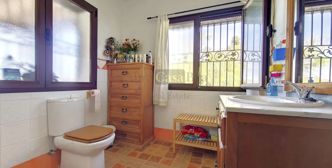 Продажа  отдельно стоящей виллы в Canillas de Albaida 9