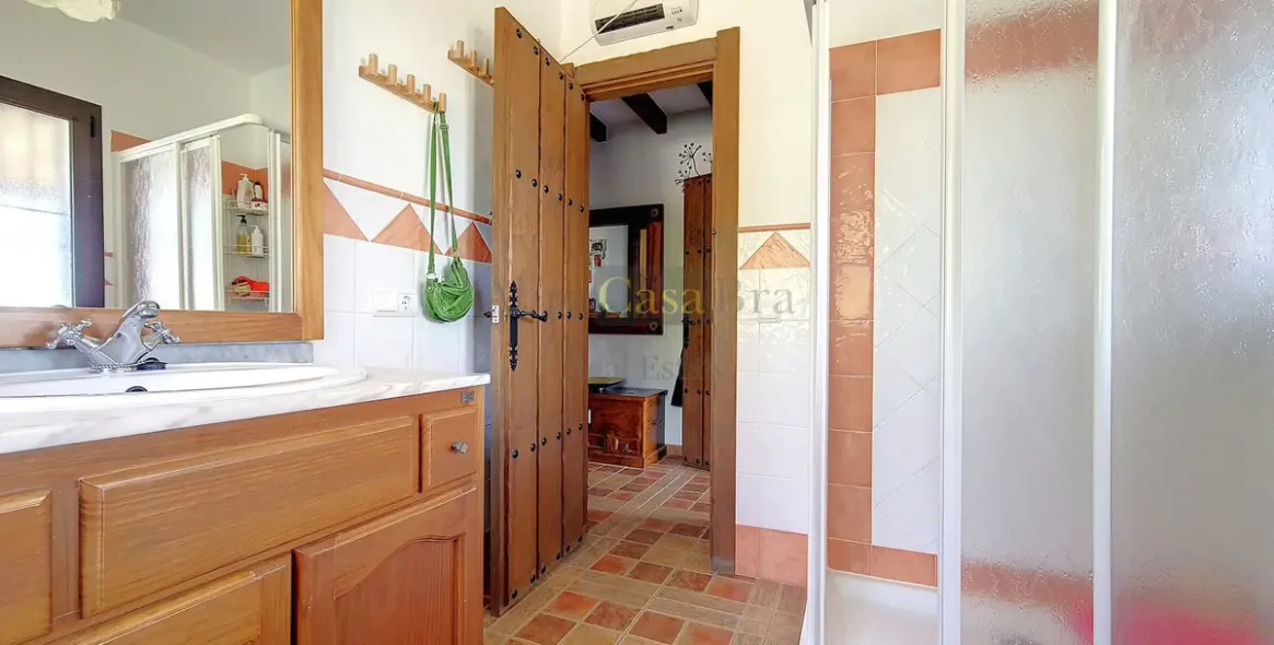 Продажа  отдельно стоящей виллы в Canillas de Albaida 10