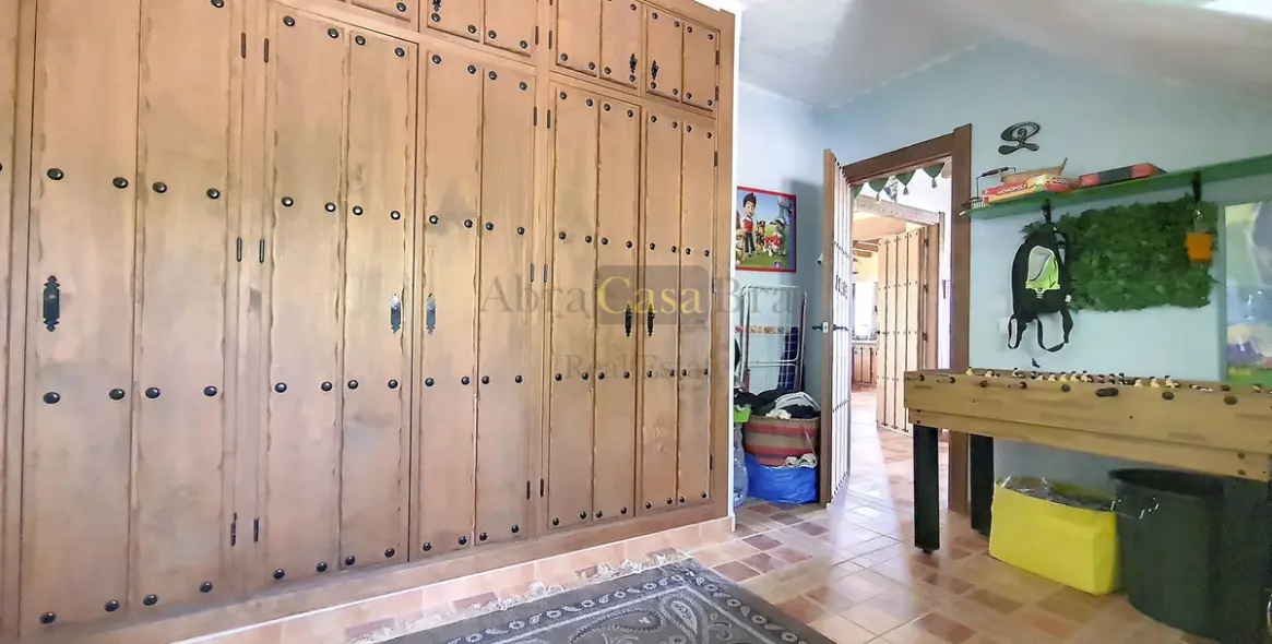 Продажа  отдельно стоящей виллы в Canillas de Albaida 13