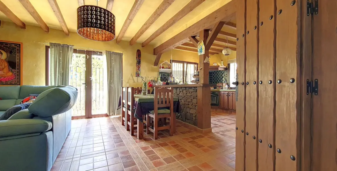 Продажа  отдельно стоящей виллы в Canillas de Albaida 14