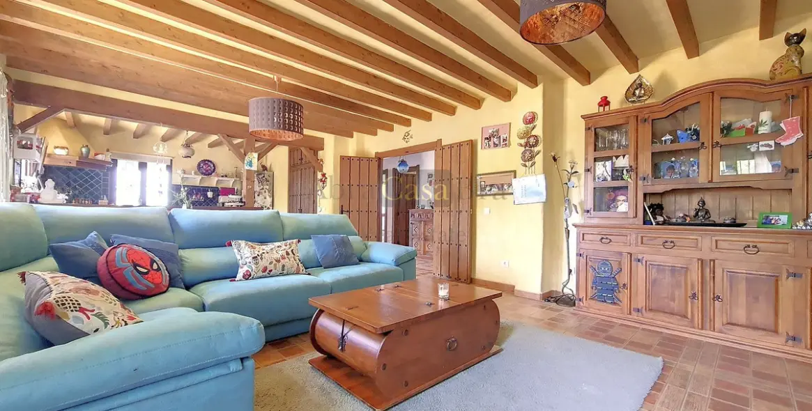 Продажа  отдельно стоящей виллы в Canillas de Albaida 16