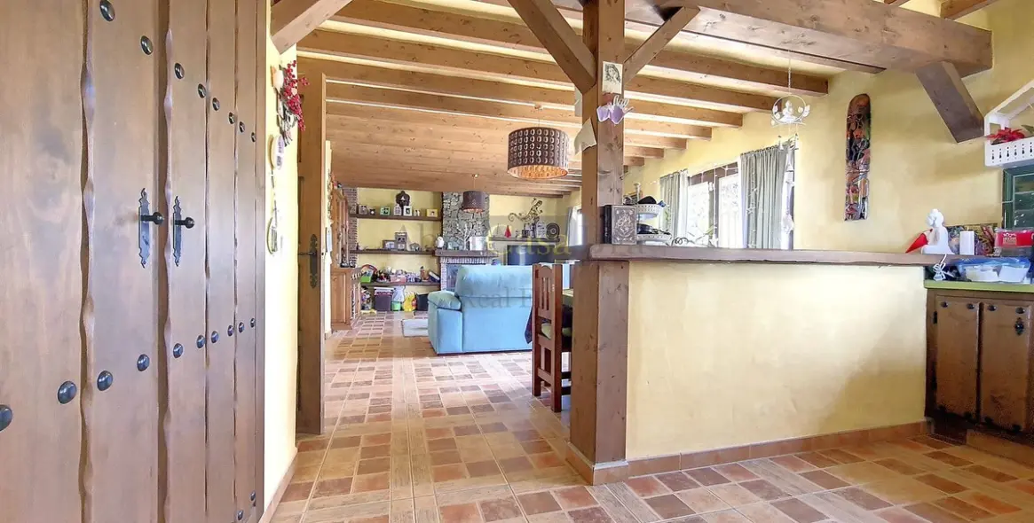 Продажа  отдельно стоящей виллы в Canillas de Albaida 18