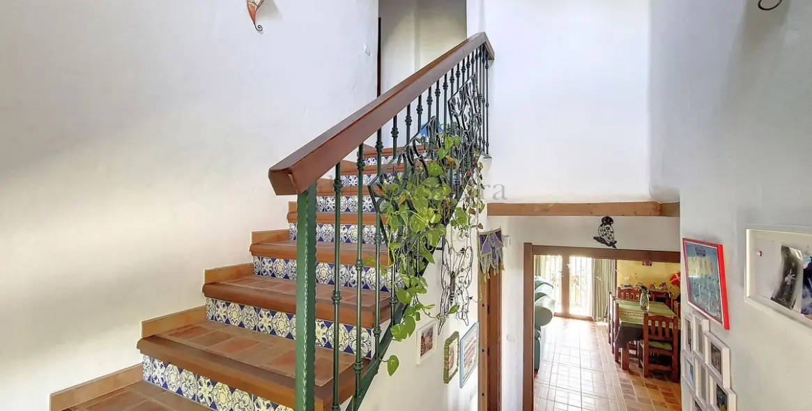 Продажа  отдельно стоящей виллы в Canillas de Albaida 24