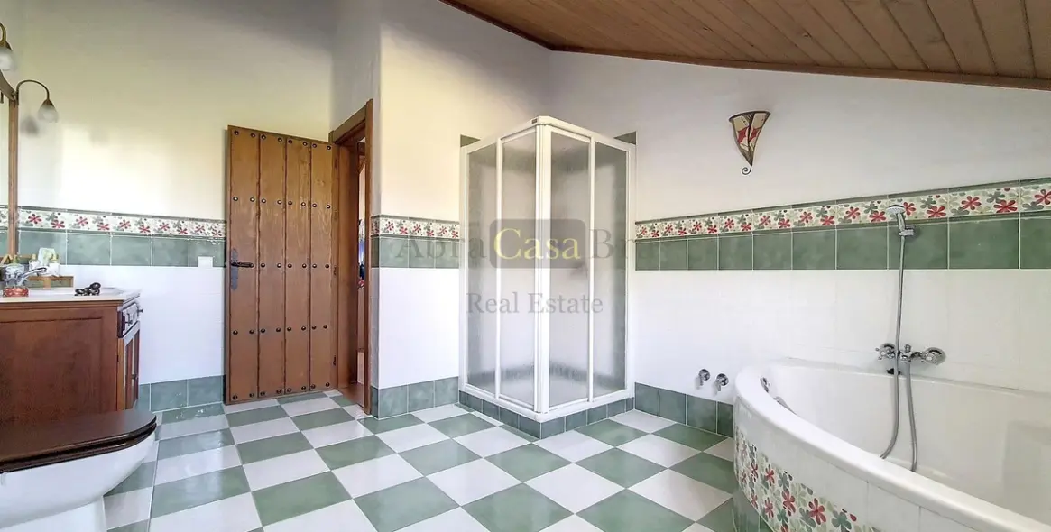 Продажа  отдельно стоящей виллы в Canillas de Albaida 27