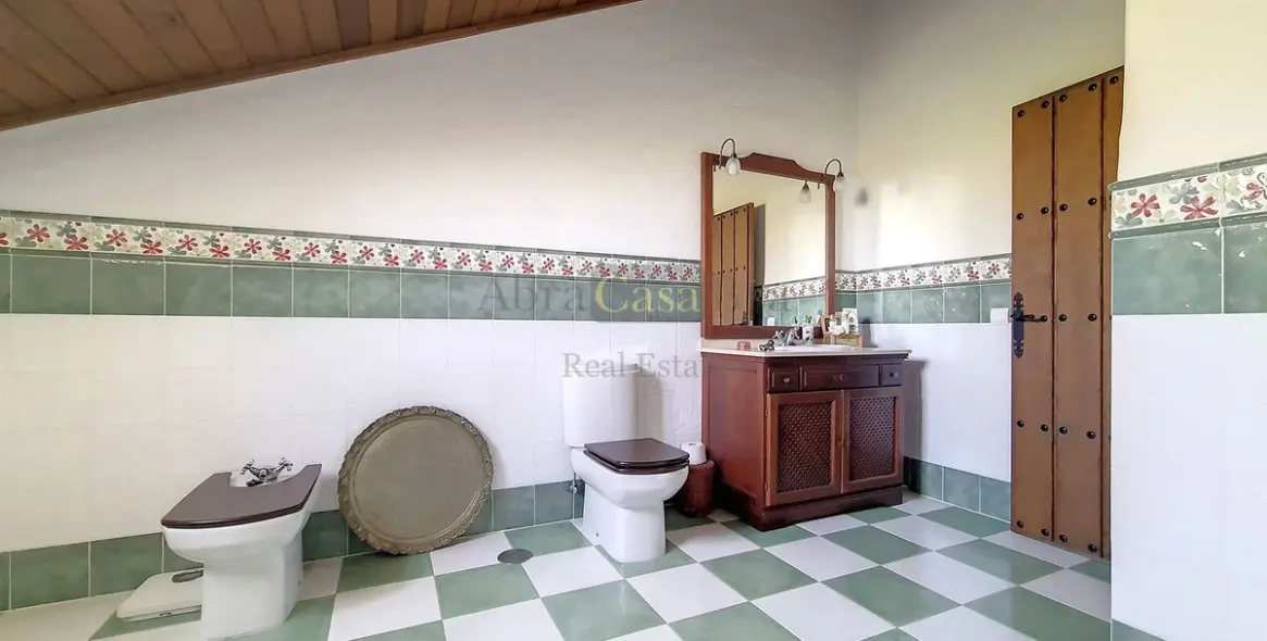 Продажа  отдельно стоящей виллы в Canillas de Albaida 28