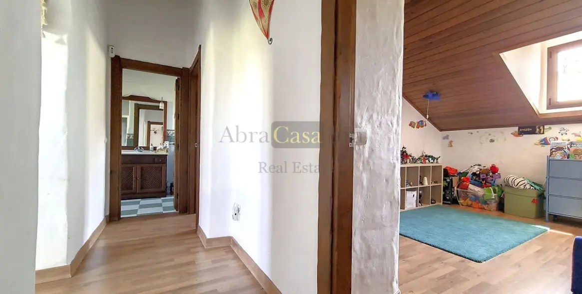 Продажа  отдельно стоящей виллы в Canillas de Albaida 32