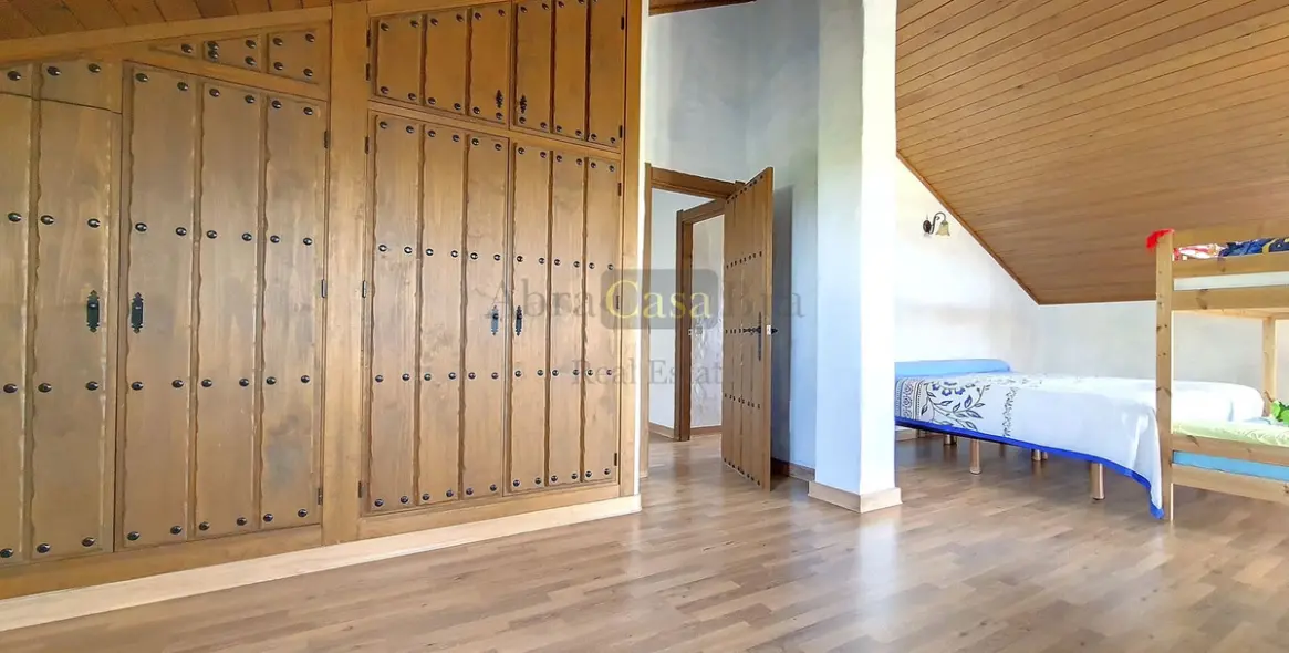 Продажа  отдельно стоящей виллы в Canillas de Albaida 35