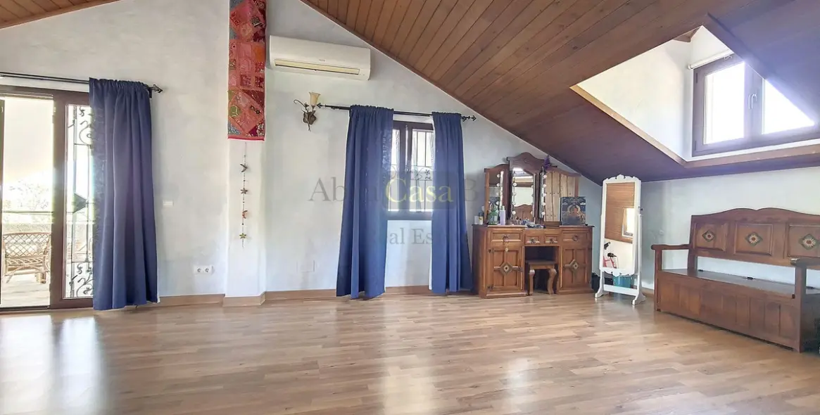 Продажа  отдельно стоящей виллы в Canillas de Albaida 36