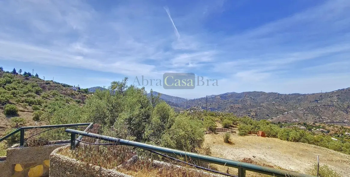 Продажа  отдельно стоящей виллы в Canillas de Albaida 42