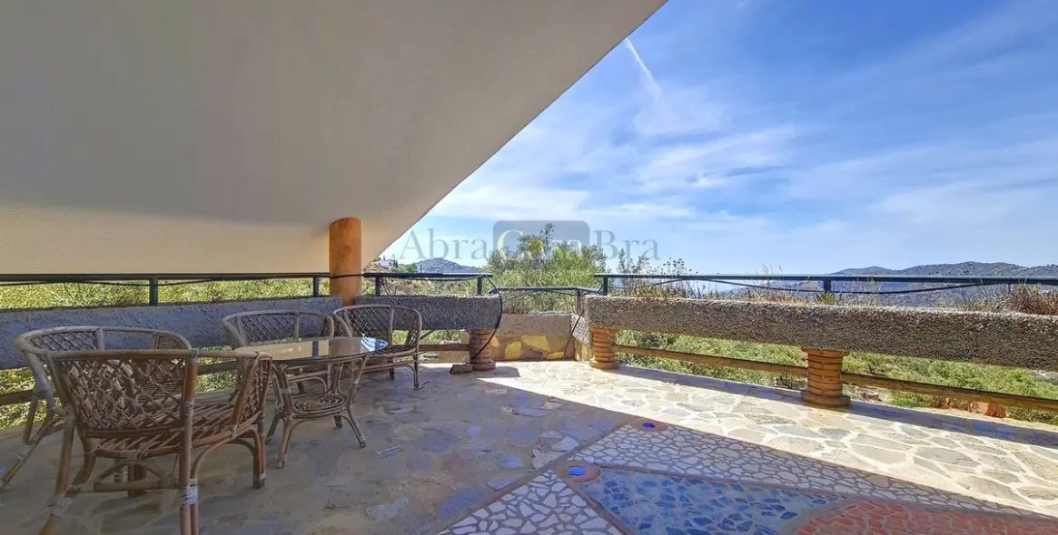 Продажа  отдельно стоящей виллы в Canillas de Albaida 43