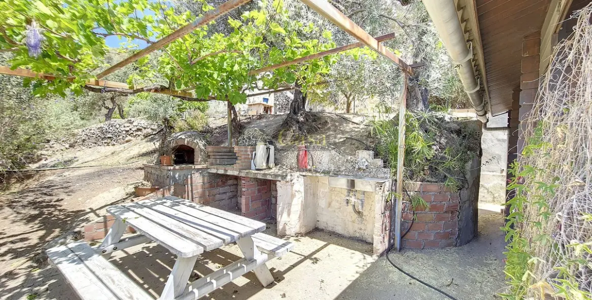 Продажа  отдельно стоящей виллы в Canillas de Albaida 48