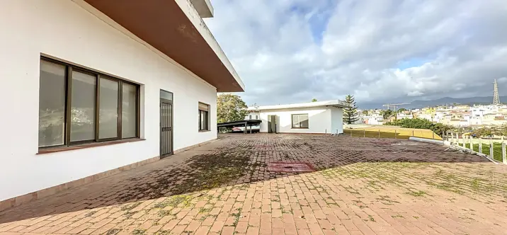 Sale of commercial premises in Cancelada 1