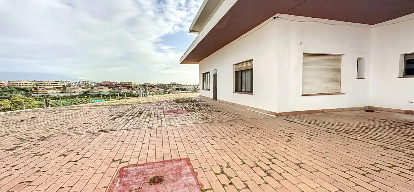 Venta de local comercial en Cancelada 4