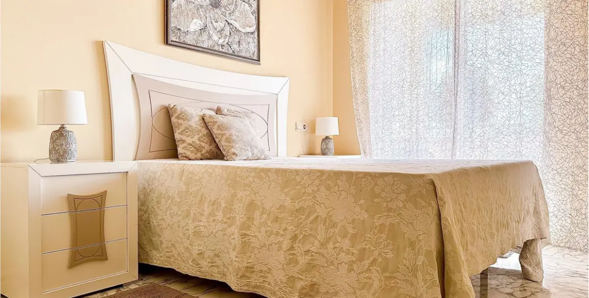 Long-term rent of middle floor apartment in El Faro 1