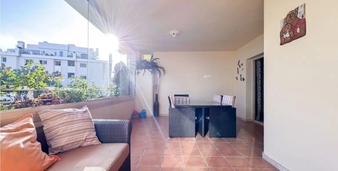 Long-term rent of middle floor apartment in El Faro 3