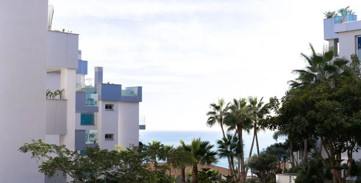 Long-term rent of middle floor apartment in El Faro 5