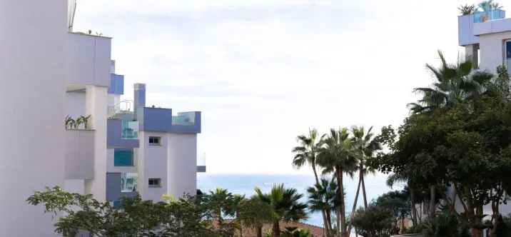 Long-term rent of middle floor apartment in El Faro 4