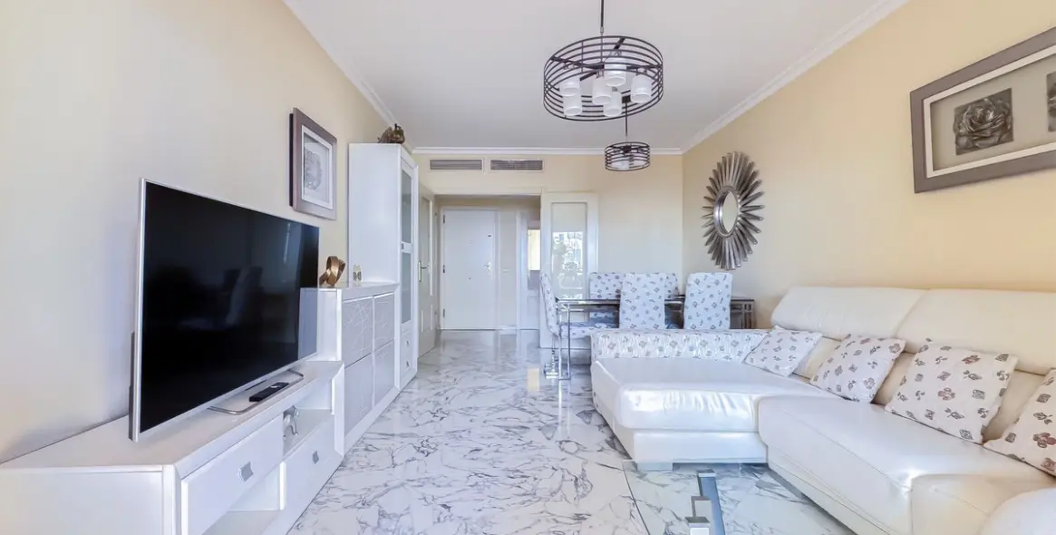 Long-term rent of middle floor apartment in El Faro 6