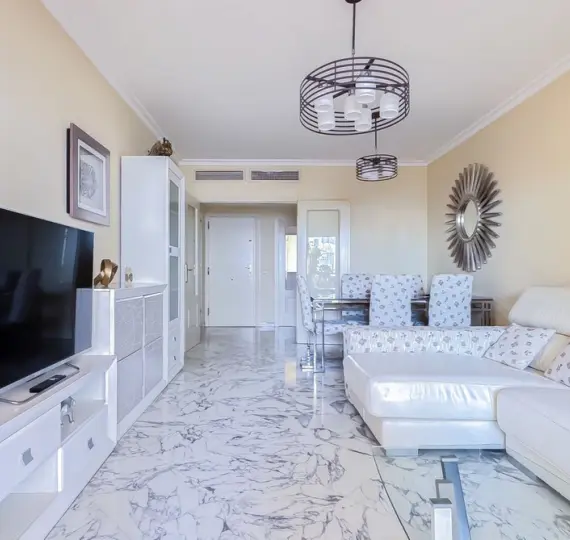 Long-term rent of middle floor apartment in El Faro