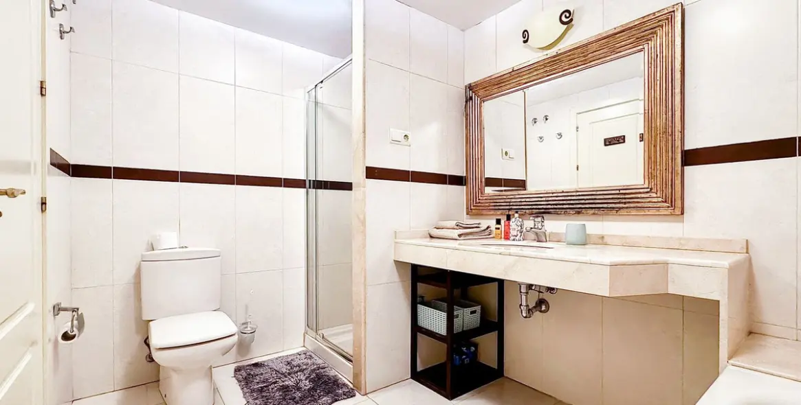 Long-term rent of middle floor apartment in El Faro 10