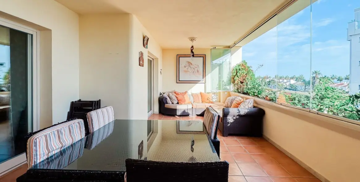 Long-term rent of middle floor apartment in El Faro 12