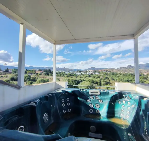 Продажа дома на две семьи в Cancelada