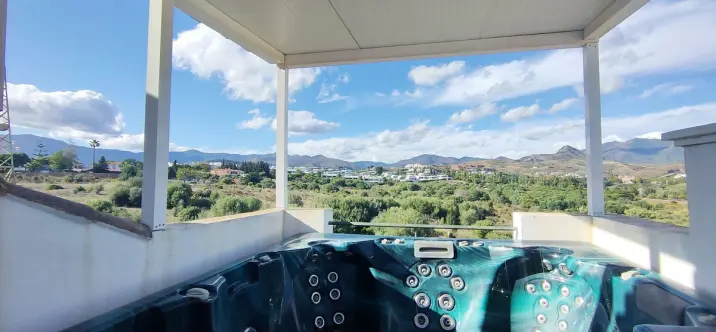 Продажа дома на две семьи в Cancelada 0