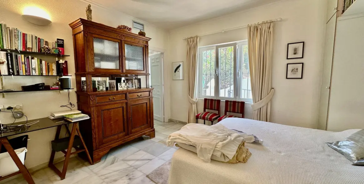 Sale of middle floor apartment in Benahavís 4