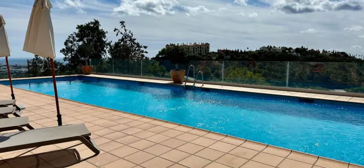 Sale of middle floor apartment in Benahavís 4