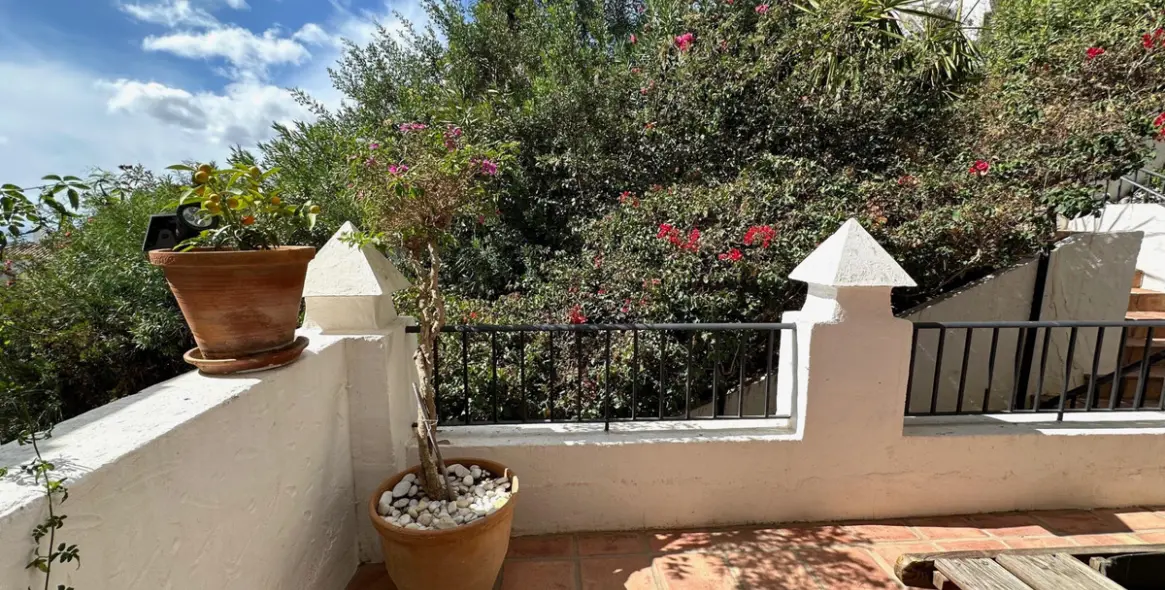 Sale of middle floor apartment in Benahavís 15