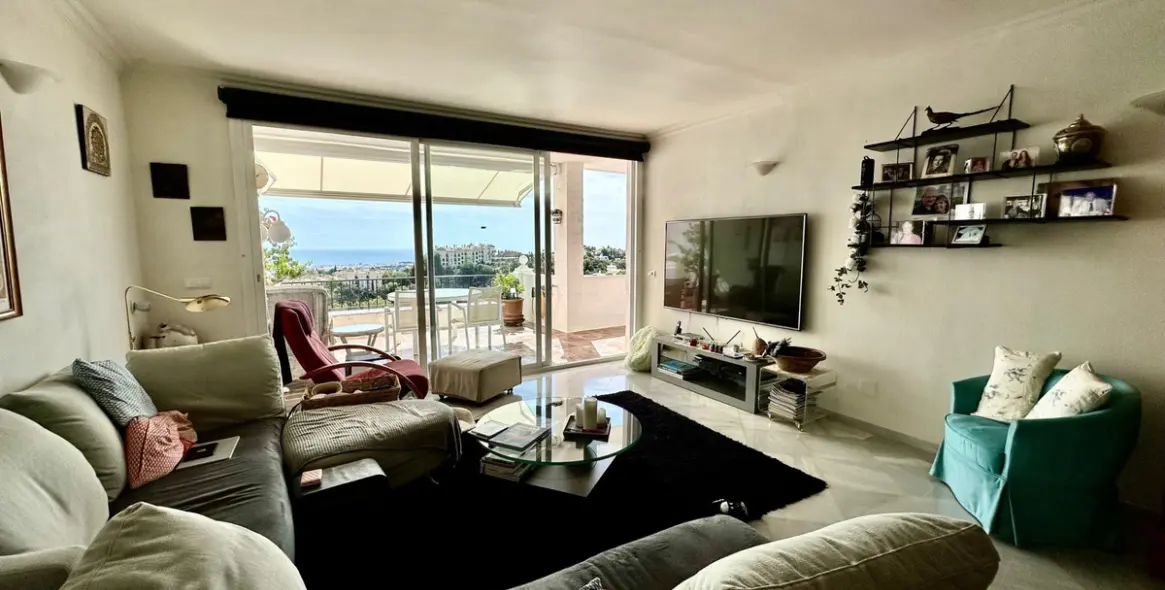 Sale of middle floor apartment in Benahavís 20