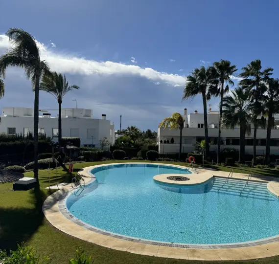 Sale of penthouse in Nueva Andalucía