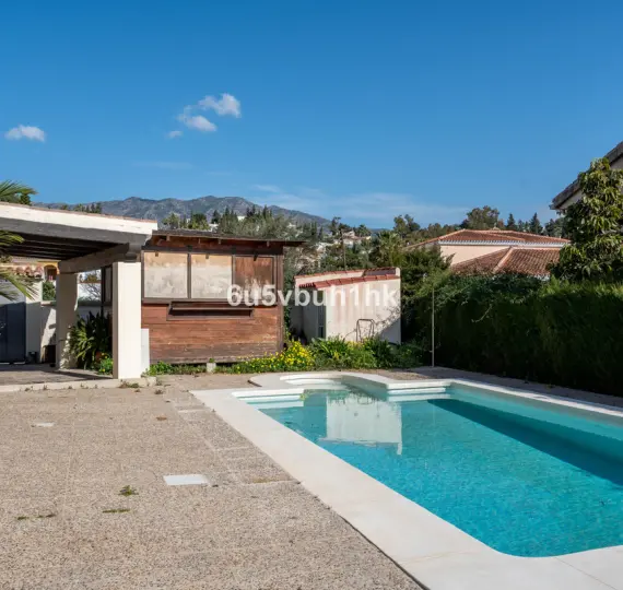 Продажа дома на две семьи в El Coto