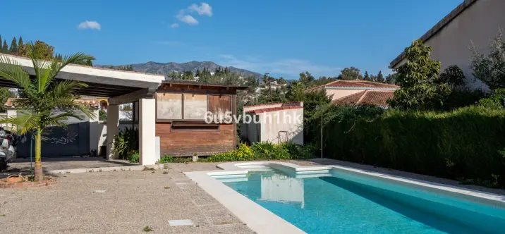 Продажа дома на две семьи в El Coto 0