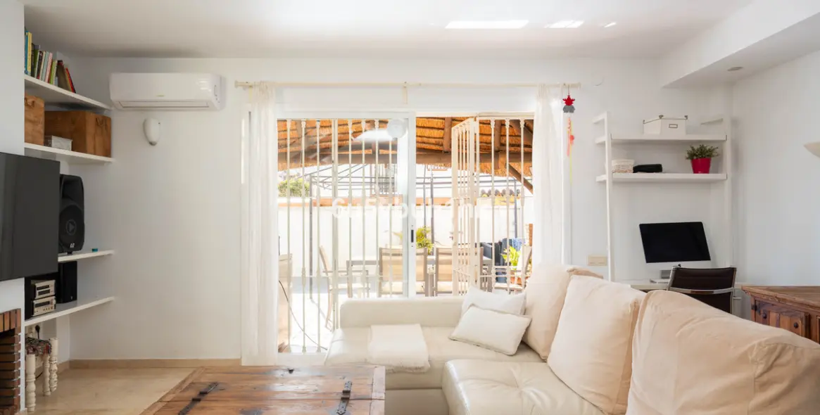 Продажа дома на две семьи в El Coto 6