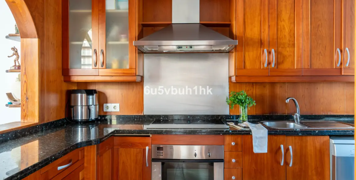 Продажа дома на две семьи в El Coto 10