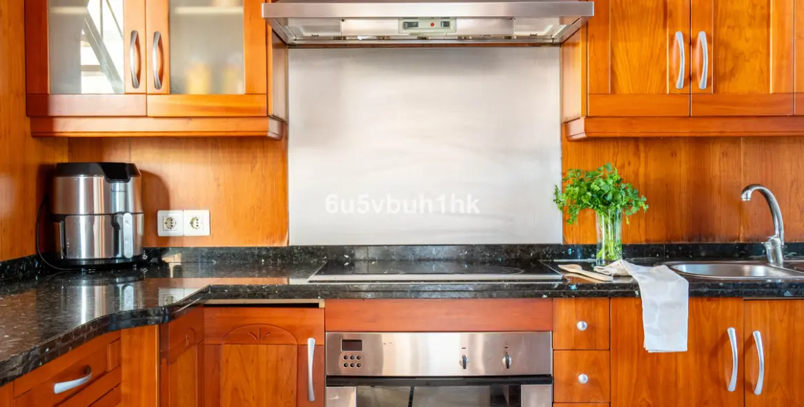 Продажа дома на две семьи в El Coto 12