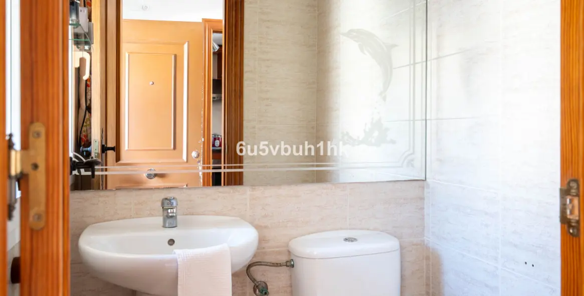 Продажа дома на две семьи в El Coto 14