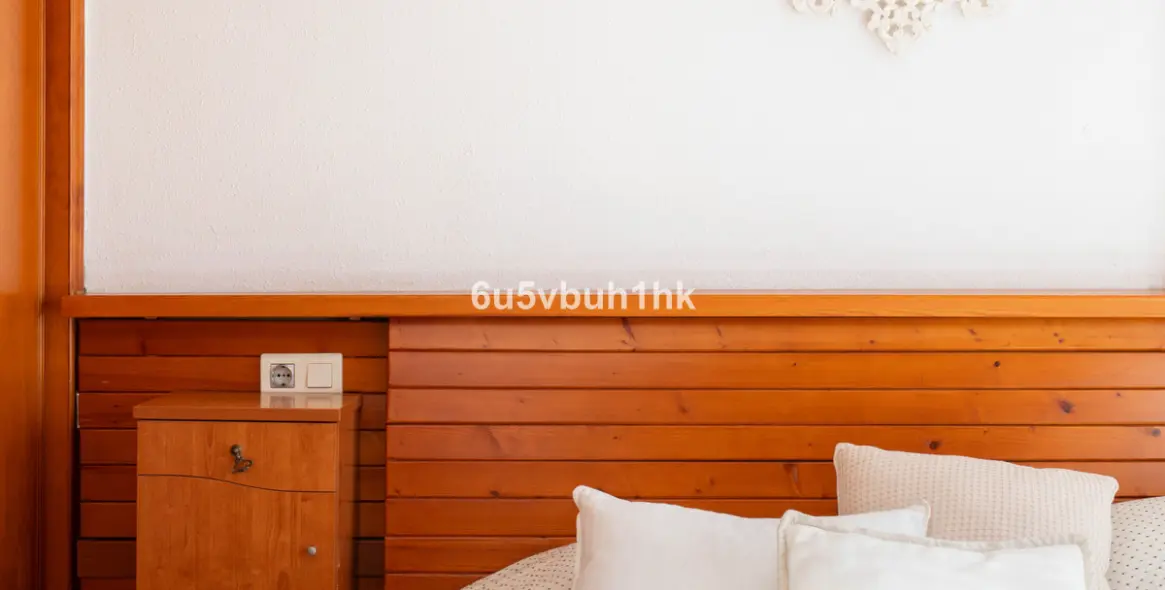 Продажа дома на две семьи в El Coto 17