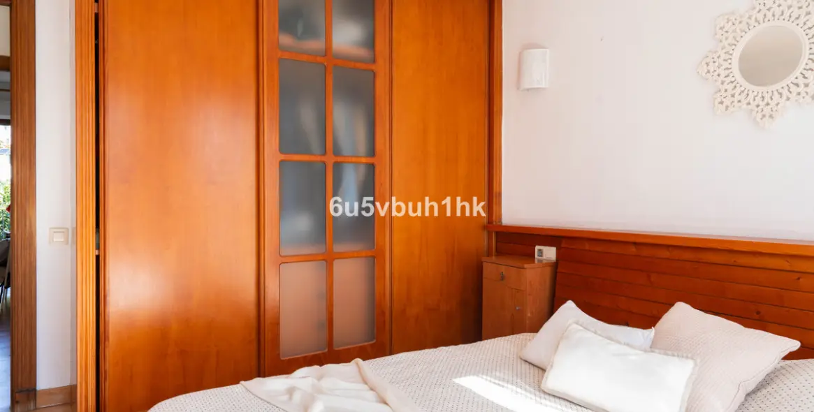 Продажа дома на две семьи в El Coto 18