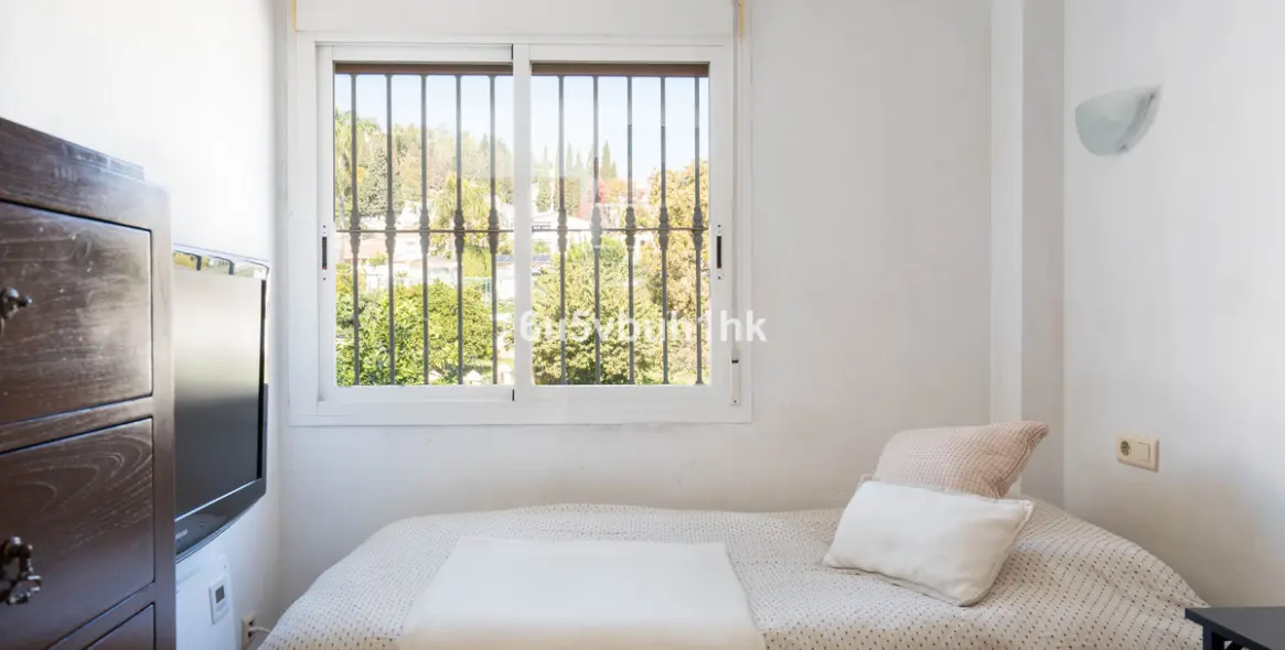 Продажа дома на две семьи в El Coto 19