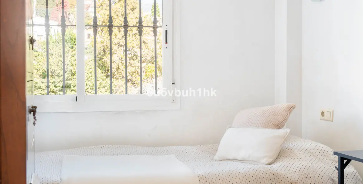 Продажа дома на две семьи в El Coto 20