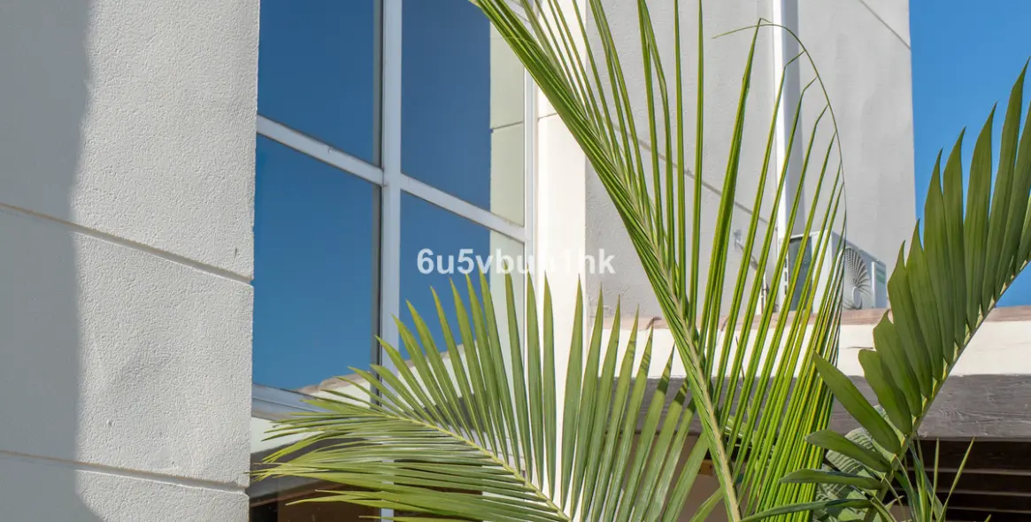 Продажа дома на две семьи в El Coto 38