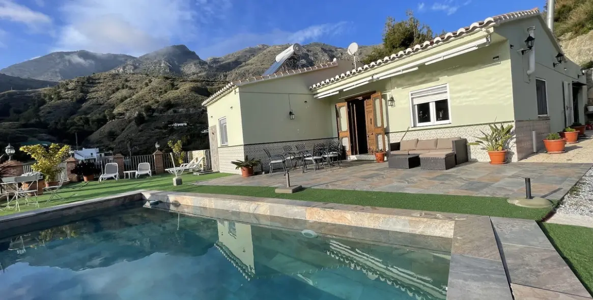 Продажа  отдельно стоящей виллы в Nerja 2