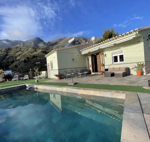 Venta de villa independiente en Nerja