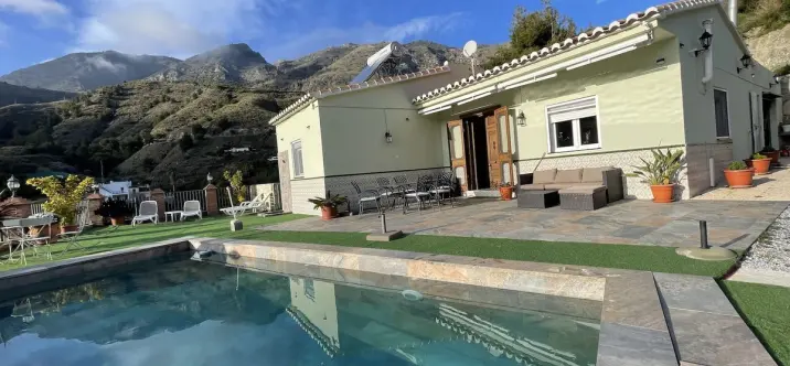 Venta de villa independiente en Nerja 1