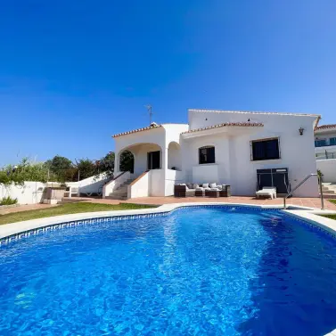 Продажа  отдельно стоящей виллы в Nerja